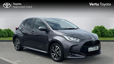 2022 TOYOTA YARIS 1.5 HYBRID DESIGN 5DR CVT HYBRID HATCHBACK 18,577 MI 2022 REG AUTOMATIC... photo